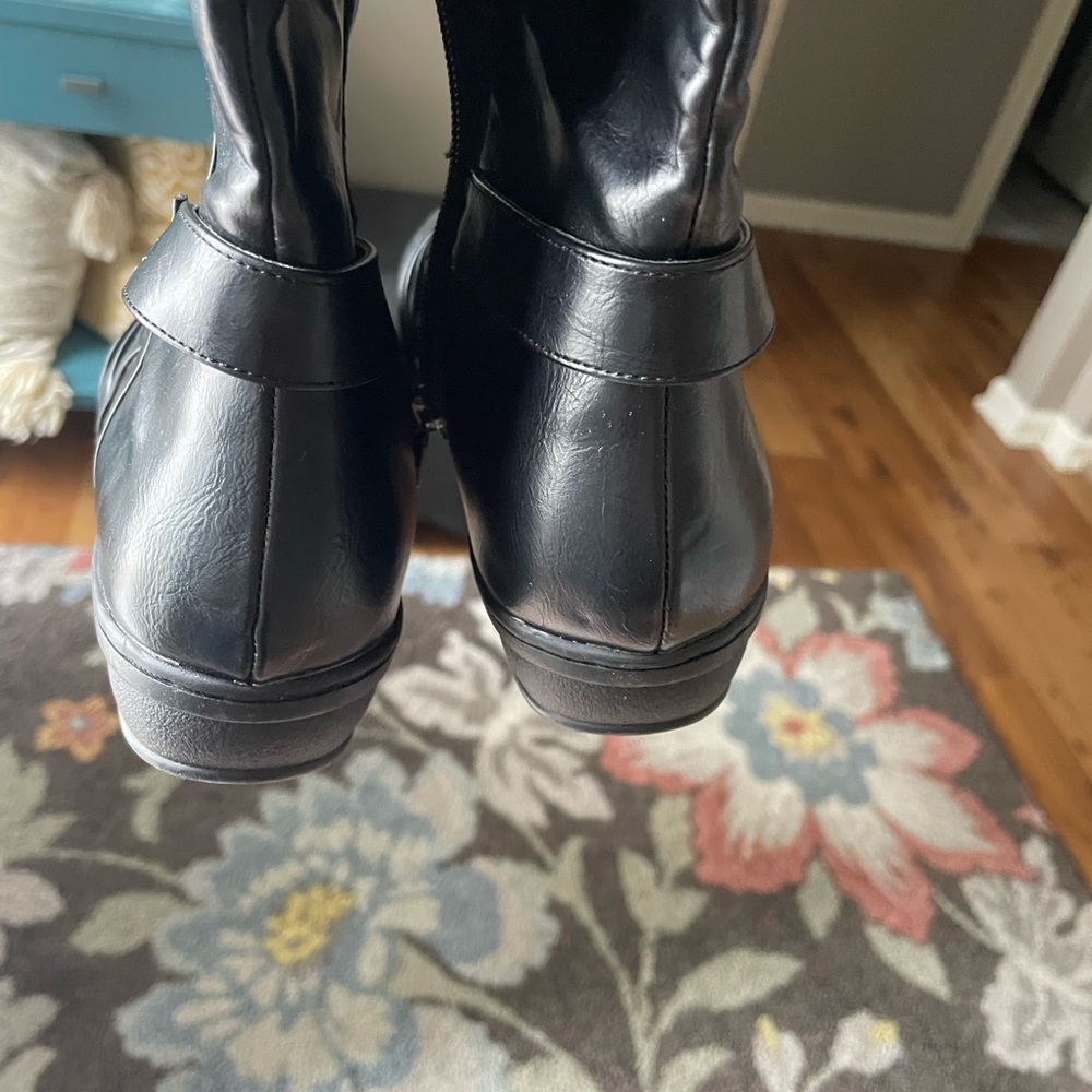 Comfortview Sleek Black Winter Boots - Picture 5 of 5